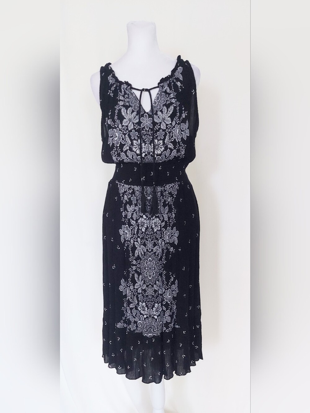Bila Tie Neck Sleeveless Boho Midi Dress Size Medium Black White